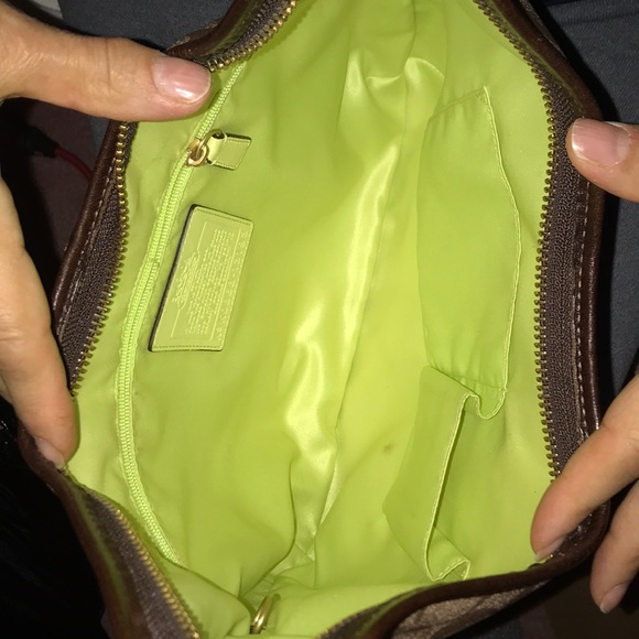 Coach hobo bag with zipper closure - Picture 3 of 3